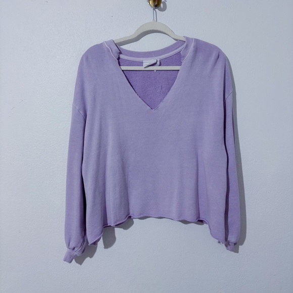 Urban Outfitters Lilac V-Neck Sweatshirt Sz:S - Picture 1 of 6